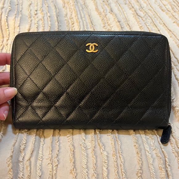 Authentic  large Chanel zip around wallet with cavier leather . - Picture 1 of 8